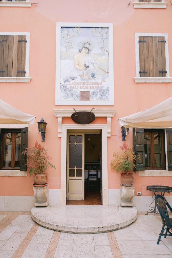 Bacco D'Oro Wine & Relais Hotel Mezzane di Sotto Bagian luar foto